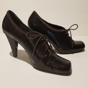 Kenneth Cole Reaction Heeled Pumps Top-ical Storm